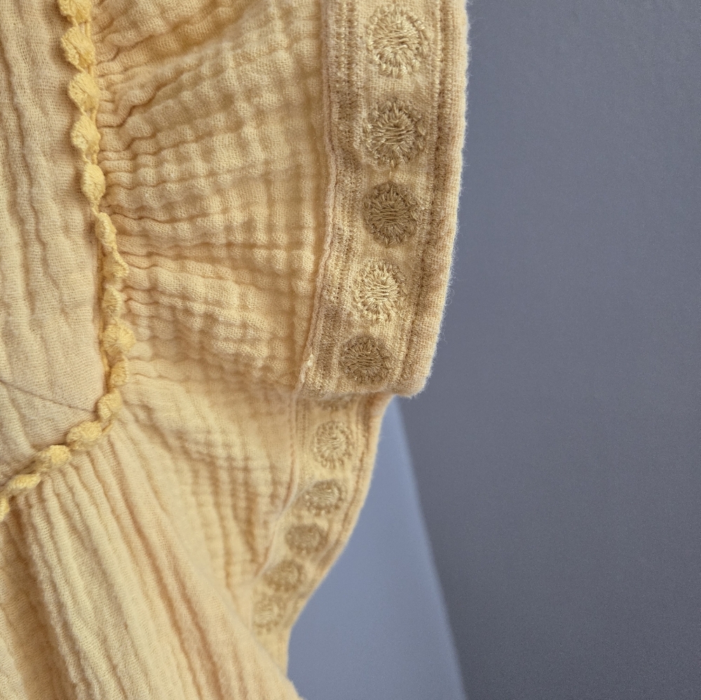Yellow Textured Sleeveless Top - Picture 2 of 4